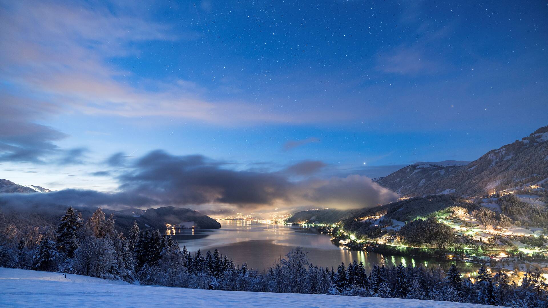 Besinnliche Aussicht über den Millstätter See im Winter Besinnliche Aussicht über den Millstätter See im Winter in der Abenddämmerung