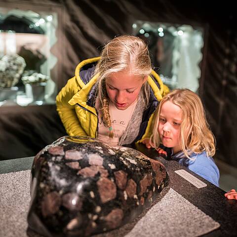 Granatium Radenthein mit der Familie© Gert Perauer_Granatium Radenthein 