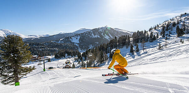 Skifahren auf der Turracher Höhe bei Sonnenschein © Christoph Rossmann_MBN Tourismus Skifahren auf der Turracher Höhe bei Sonnenschein © Christoph Rossmann_MBN Tourismus