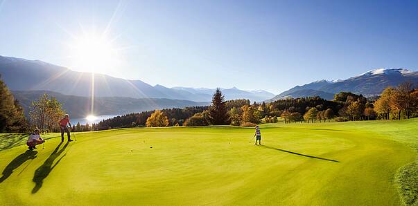 Golfen am Millstätter See bei Sonnenuntergang © Edward Cröger_Kärnten Werbung