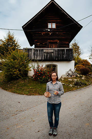 Alter Man am Weg zum Fest © Martin Hofmann_Kärnten Werbung