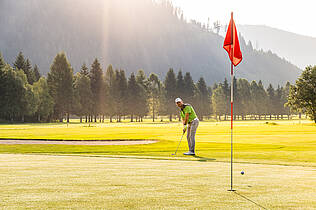 In Bad Kleinkirchheim golfen bei Sonnenuntergang © Mathias Prägant