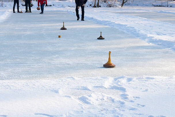 Eisstockschießen © Adobe Stock_luftklick