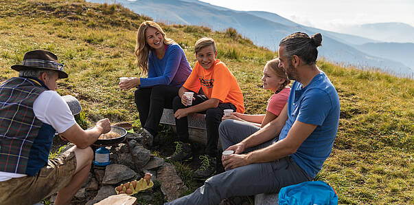 Wandern mit dem Almbutler auf der Turracher Höhe © Simone Attisani_Turracher Höhe Wandern mit dem Almbutler auf der Turracher Höhe © Simone Attisani_Turracher Höhe