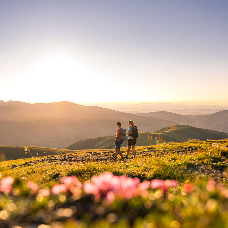 Wandern bei Sonnenuntergang © Michael Stabentheiner_MBN Tourismus