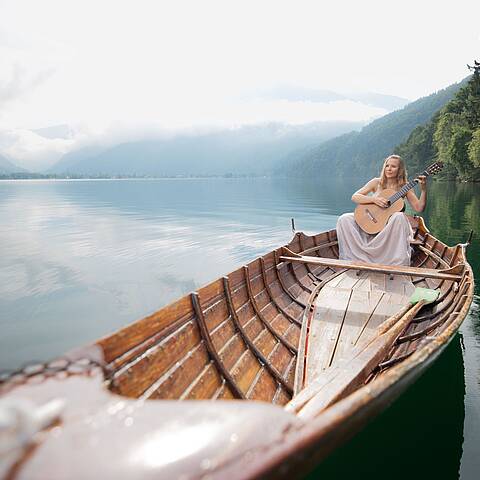 Gitarrenspiel auf dem See © Andreas Siebenhofer_MBN Tourismus