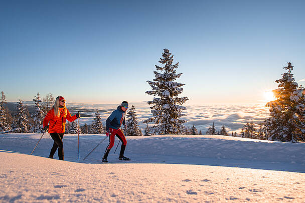 Langlaufen auf der Hochrindl bei Sonnenaufgang© Christoph Rossmann_MBN Tourismus