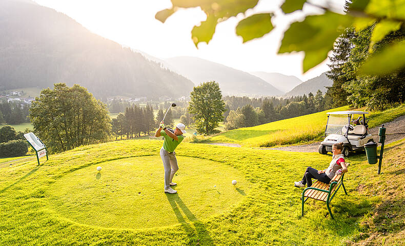 Golfen bei Sonnenaufgang ©Mathias Prägant