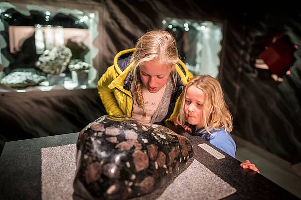 Granatium Radenthein mit der ganzen Familie © Gert Perauer_Granatium Radenthein