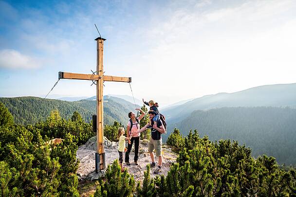 Familienwanderung auf 1. Gipfel, Arkerkopf© Gert Perauer_MBN Tourismus