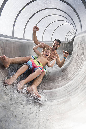 Entspannung pur in der Wellness Therme St. Kathrein, mit ihren modernen Einrichtungen und beruhigenden Ambiente © Mathias Prägant_MBN Tourismus