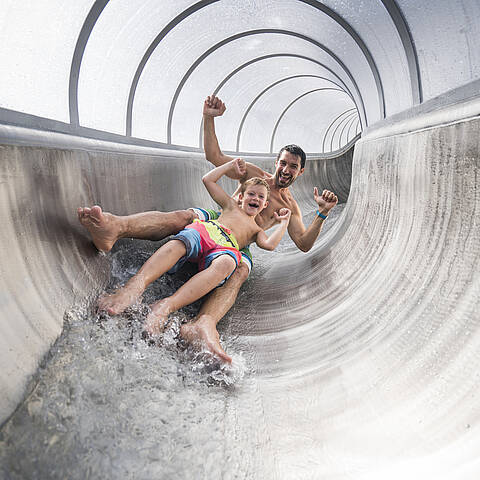 Entspannung pur in der Wellness Therme St. Kathrein, mit ihren modernen Einrichtungen und beruhigenden Ambiente © Mathias Prägant_MBN Tourismus