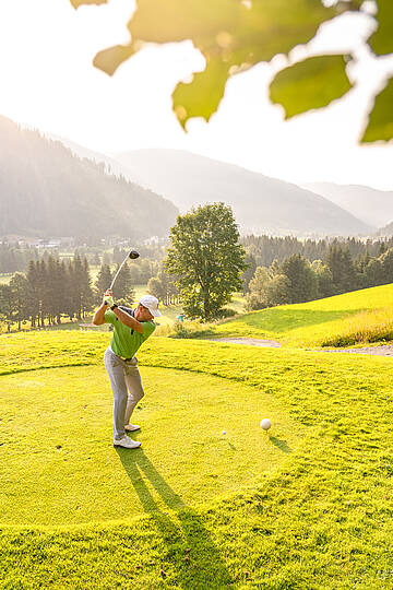 Golfen bei Sonnenuntergang in Bad Kleinkirchheim © Mathias Prägant