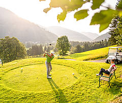 Golfen bei Sonnenuntergang in Bad Kleinkirchheim © Mathias Prägant